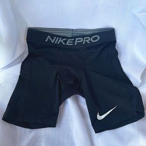 Men’s small  black Nike active briefs . Pre-owned . Like new condition.